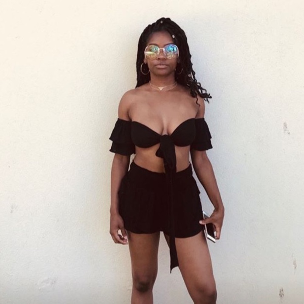 Sale Off The Shoulder Tie Front Short Set - Picture 7 of 10